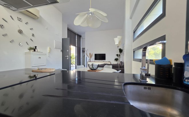 Resale - Villa -
Orihuela Costa - Villamartín