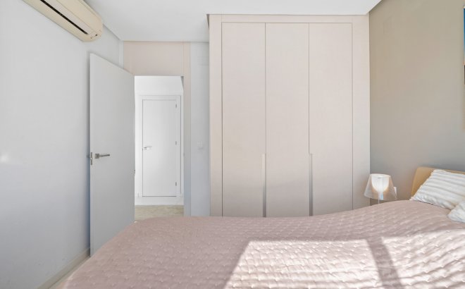 Resale - Bungalow -
Torrevieja - Costa Blanca