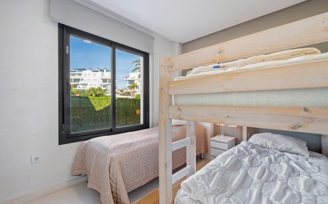 Resale - Bungalow -
Torrevieja - Costa Blanca