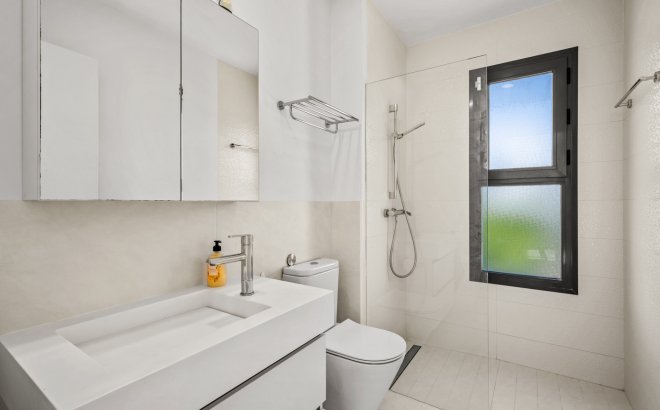 Resale - Bungalow -
Torrevieja - Costa Blanca