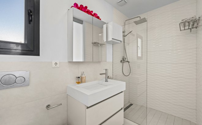 Resale - Bungalow -
Torrevieja - Costa Blanca