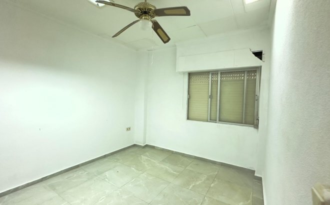 Resale - Apartment -
Torrevieja - Centro