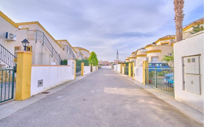 Herverkoop - Villa -
Los Montesinos - Costa Blanca