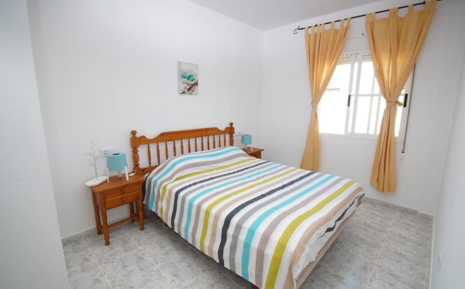 Resale - Bungalow -
Orihuela Costa - Costa Blanca