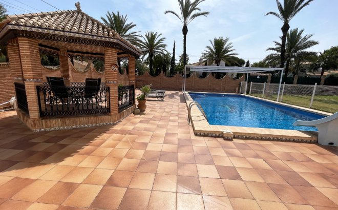 Resale - Villa -
Orihuela Costa - Costa Blanca