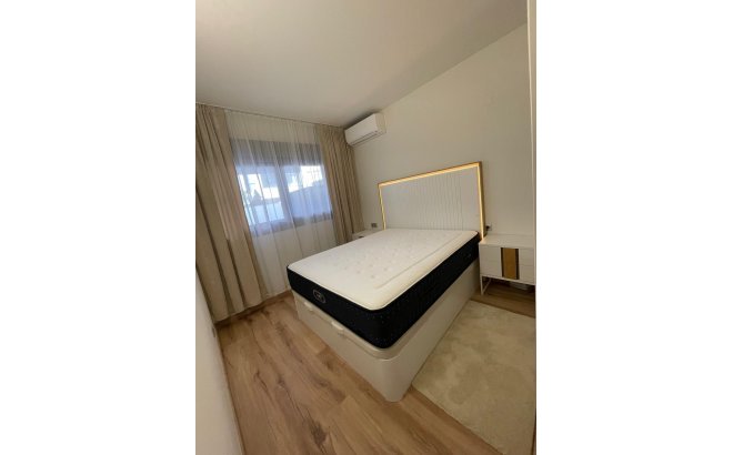 Resale - Bungalow -
Torrevieja - Costa Blanca