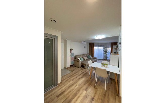 Resale - Bungalow -
Torrevieja - Costa Blanca