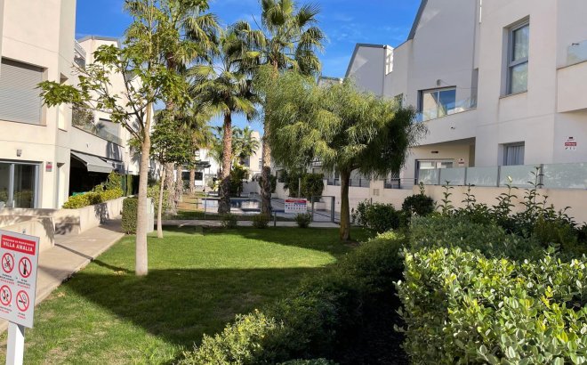 Resale - Bungalow -
Torrevieja - Costa Blanca