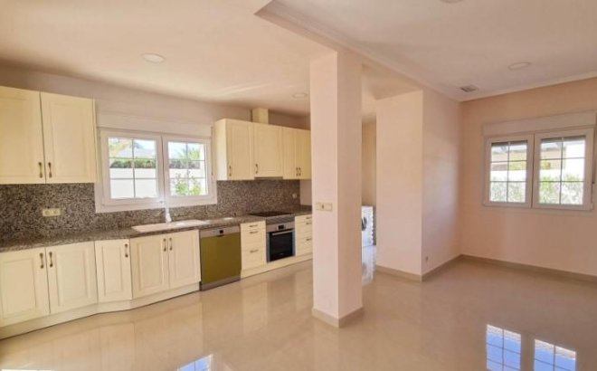 Resale - Town House -
Cabo Roig - Costa Blanca