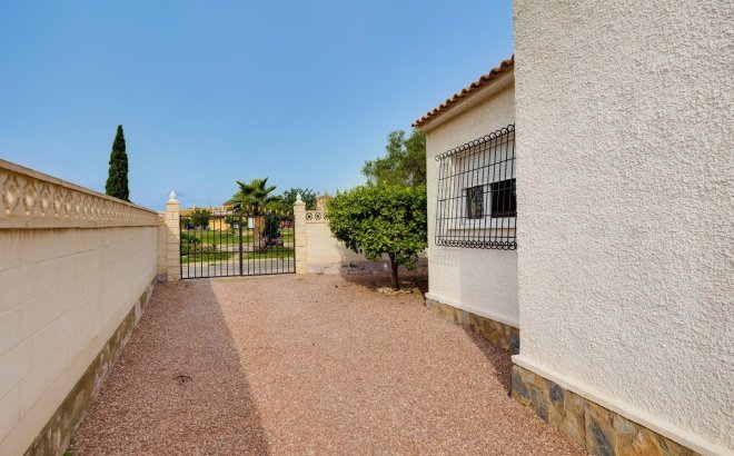Resale - Villa -
Orihuela Costa - La Florida
