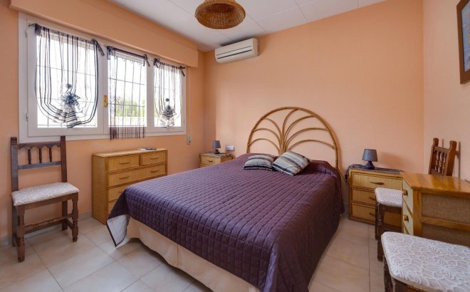 Resale - Villa -
Orihuela Costa - La Florida