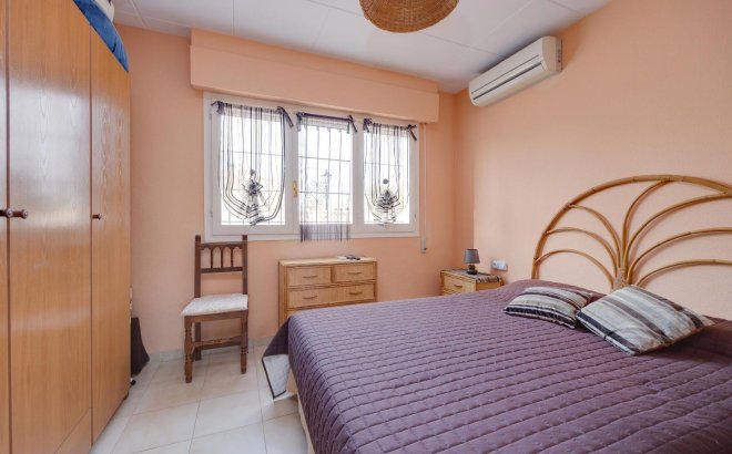 Resale - Villa -
Orihuela Costa - La Florida