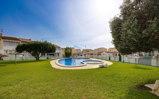 Resale - Villa -
Orihuela Costa - La Florida