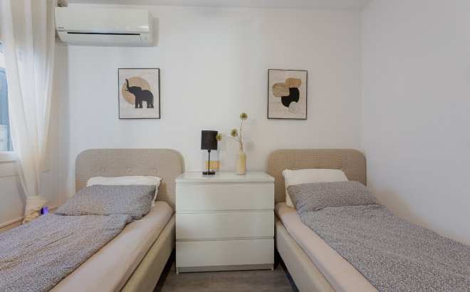 Resale - Villa -
Orihuela Costa - Costa Blanca