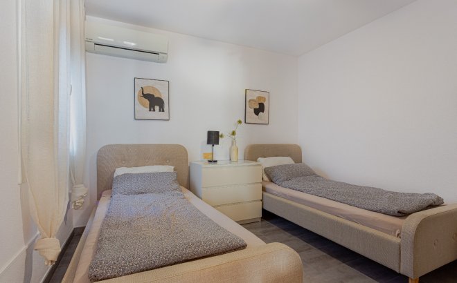 Resale - Villa -
Orihuela Costa - Costa Blanca