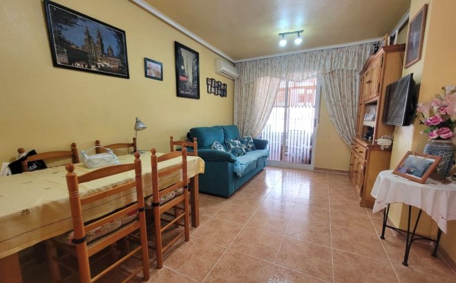 Resale - Apartment -
Torrevieja - Nueva Torrevieja