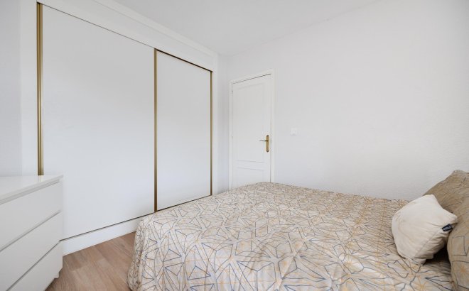 Resale - Apartment -
Torrevieja - Centro