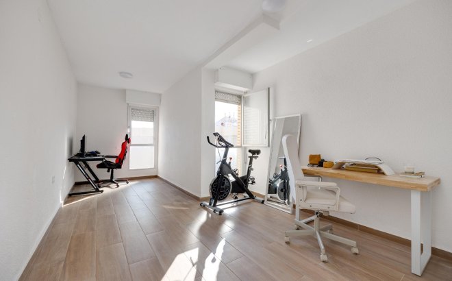 Resale - Apartment -
Torrevieja - Centro