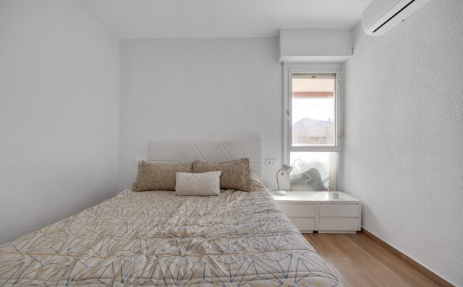 Resale - Apartment -
Torrevieja - Centro