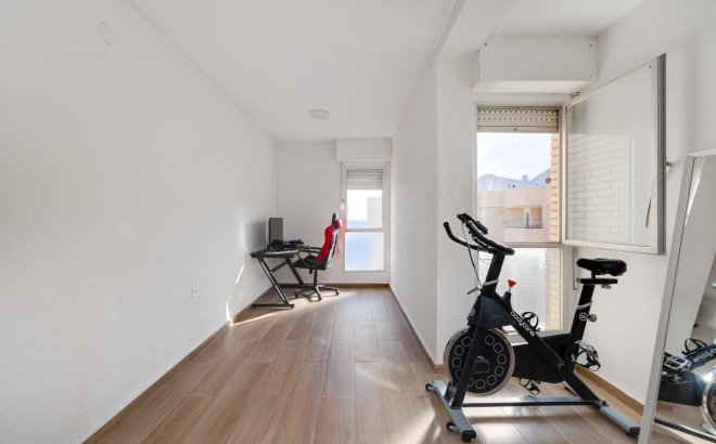 Resale - Apartment -
Torrevieja - Centro