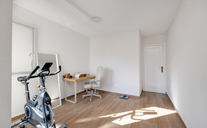 Resale - Apartment -
Torrevieja - Centro