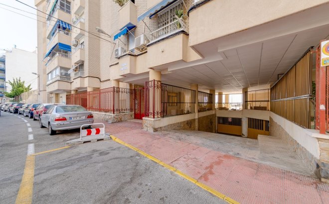 Resale - Apartment -
Torrevieja - Centro