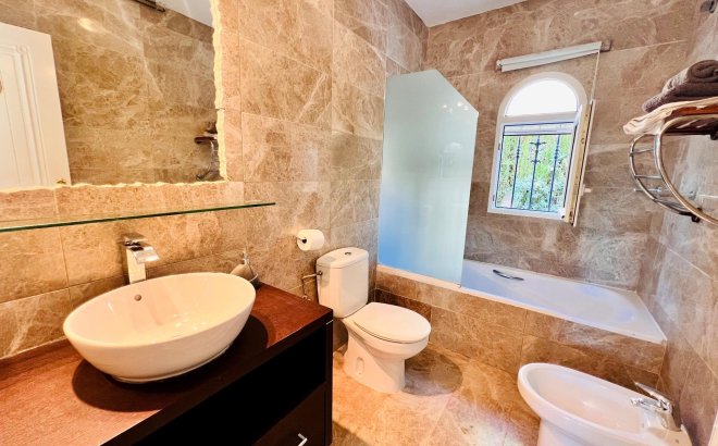 Revente - Villa -
Orihuela Costa - Lomas De Campoamor-las Ramblas