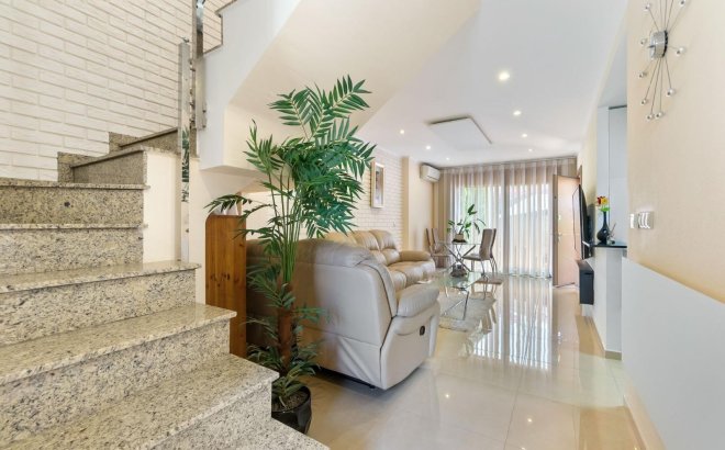 Resale - Town House -
Torrevieja - Aguas Nuevas