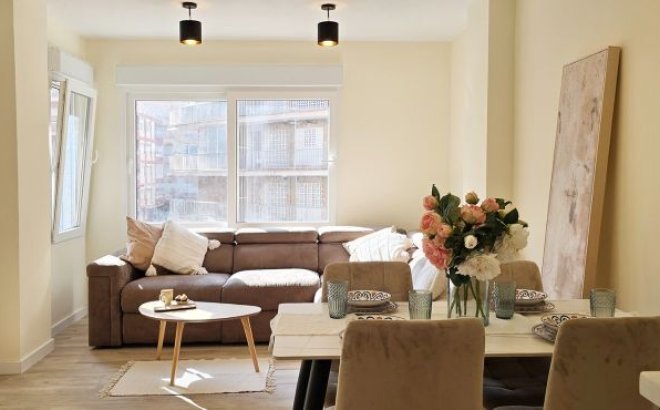 Revente - Appartement -
Torrevieja - Centro