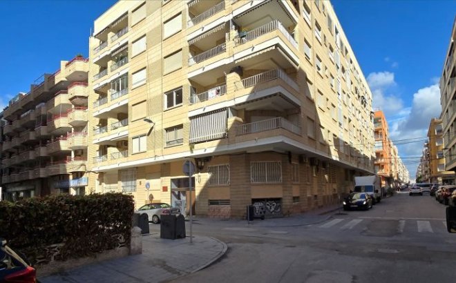 Revente - Appartement -
Torrevieja - Centro