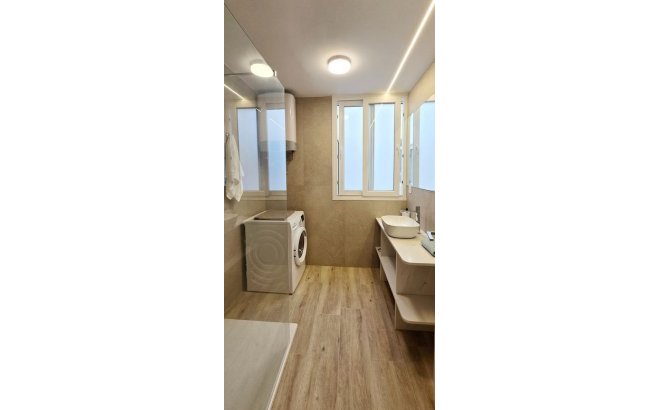 Revente - Appartement -
Torrevieja - Centro