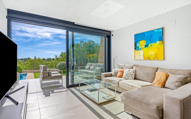 Resale - Villa -
Orihuela Costa - Costa Blanca