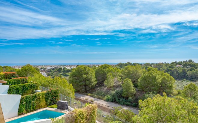 Resale - Villa -
Orihuela Costa - Costa Blanca