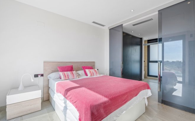 Resale - Villa -
Orihuela Costa - Costa Blanca