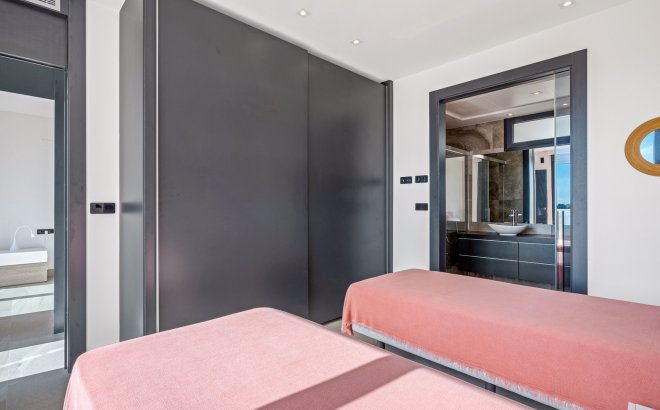 Resale - Villa -
Orihuela Costa - Costa Blanca