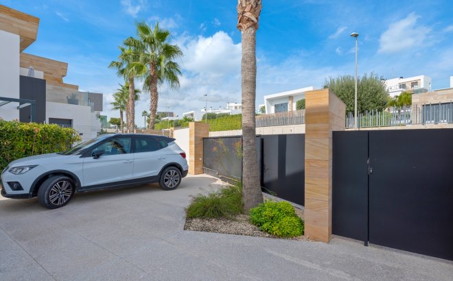 Resale - Villa -
Orihuela Costa - Costa Blanca