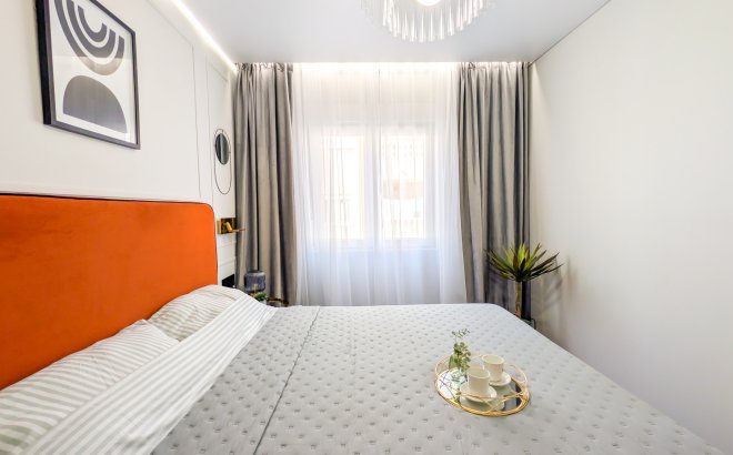 Resale - Apartment -
Torrevieja - Costa Blanca