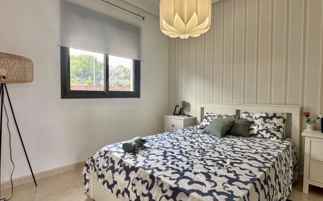 Resale - Town House -
San Miguel de Salinas - Inland