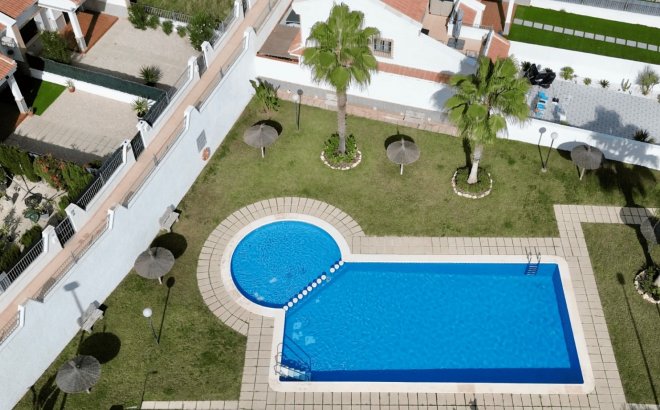 Resale - Town House -
San Miguel de Salinas - Inland