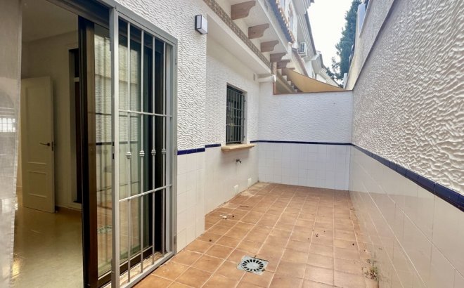 Resale - Town House -
San Miguel de Salinas - Inland