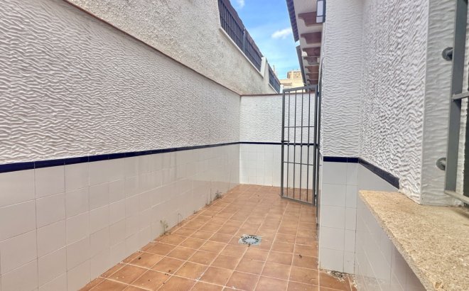 Resale - Town House -
San Miguel de Salinas - Inland