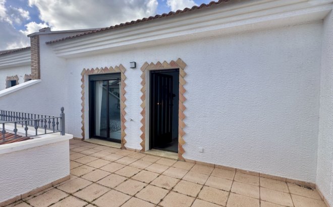 Resale - Town House -
San Miguel de Salinas - Inland