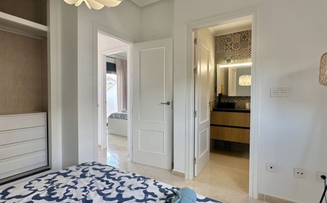 Resale - Town House -
San Miguel de Salinas - Inland