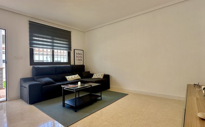 Resale - Town House -
San Miguel de Salinas - Inland