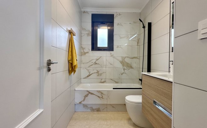 Resale - Town House -
San Miguel de Salinas - Inland