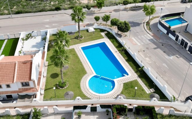 Resale - Town House -
San Miguel de Salinas - Inland