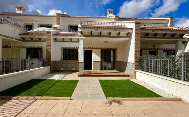 Resale - Town House -
San Miguel de Salinas - Inland