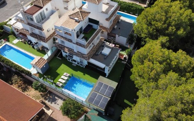 Resale - Villa -
Orihuela Costa - Costa Blanca