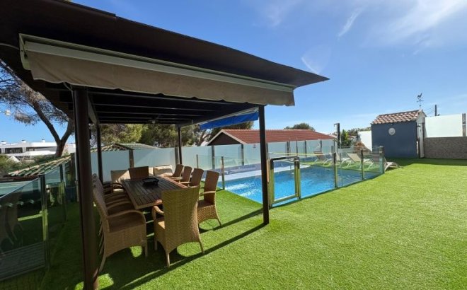 Resale - Villa -
Orihuela Costa - Costa Blanca