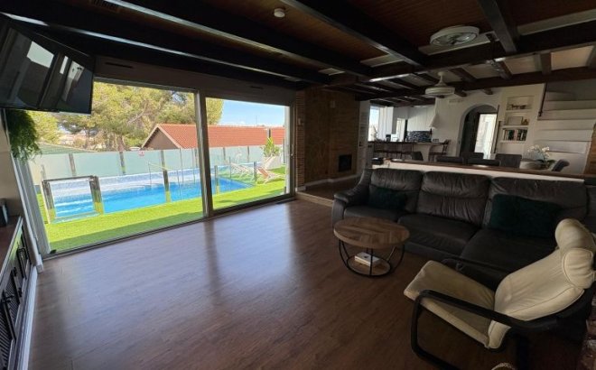 Resale - Villa -
Orihuela Costa - Costa Blanca